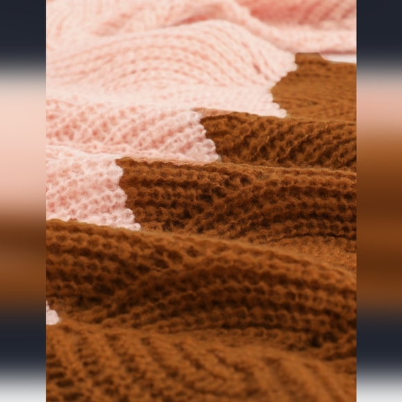 New Puff Sleeve Color Block Sweatshirt - Picture 9 of 11